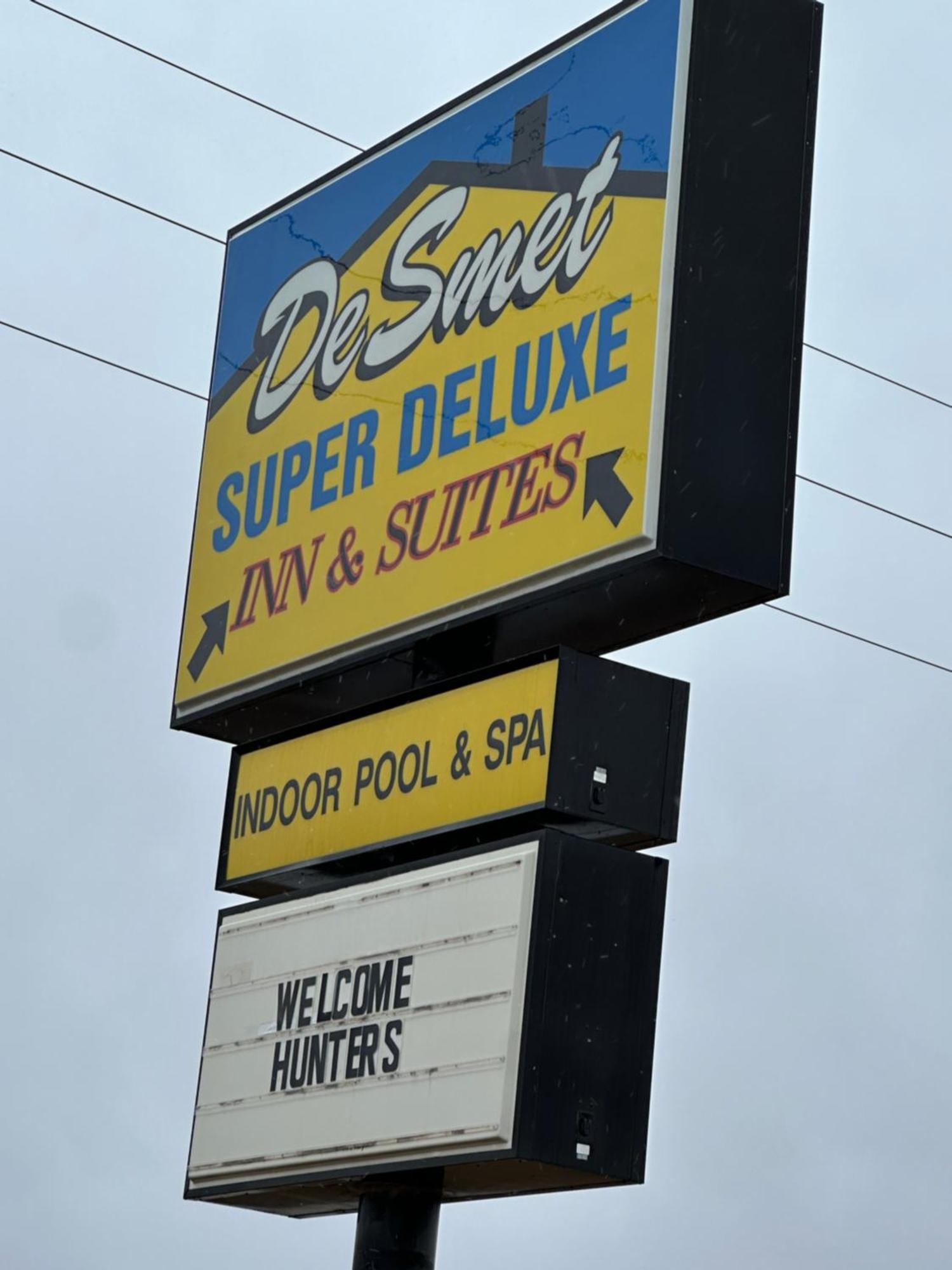 De Smet Super Deluxe Inn & Suites Экстерьер фото