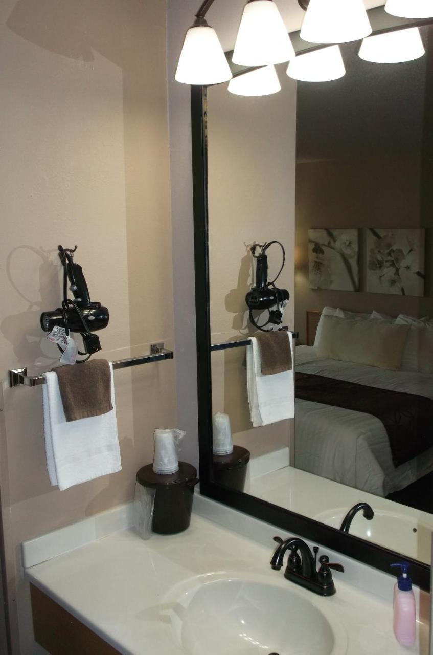 De Smet Super Deluxe Inn & Suites Экстерьер фото
